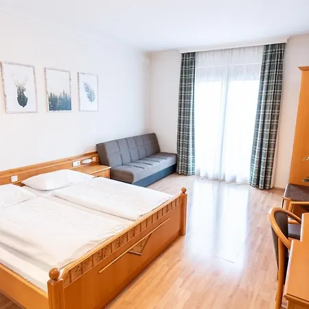 Guest house Leonfeldner-hof