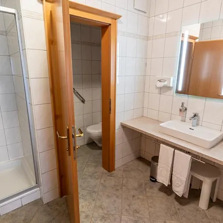 Leonfeldner-hof Guest house