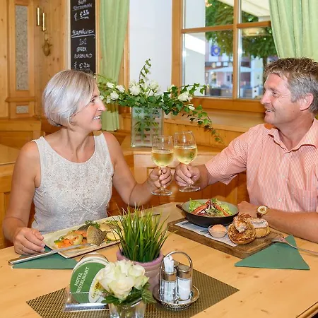 Leonfeldner-hof Guest house 3*